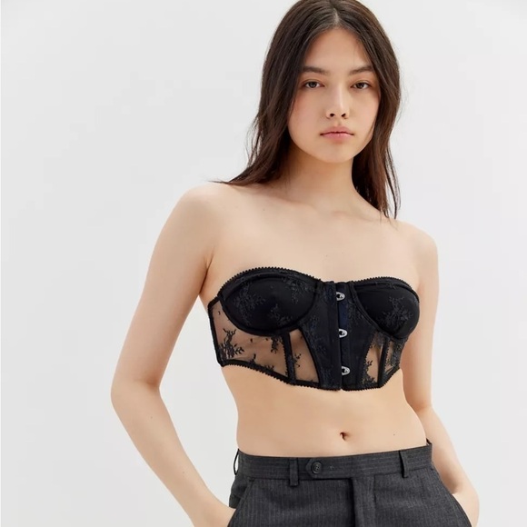 Urban Outfitters Out From Under Firecracker Black Lace Cropped Corset Top M NWT - Picture 2 of 15